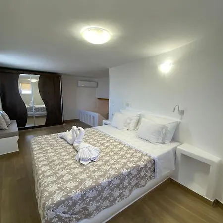 Alamana's House - Ideal For Couples Ano Mera